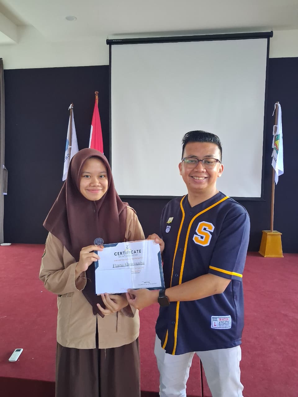 Hasna Khoirunnisa